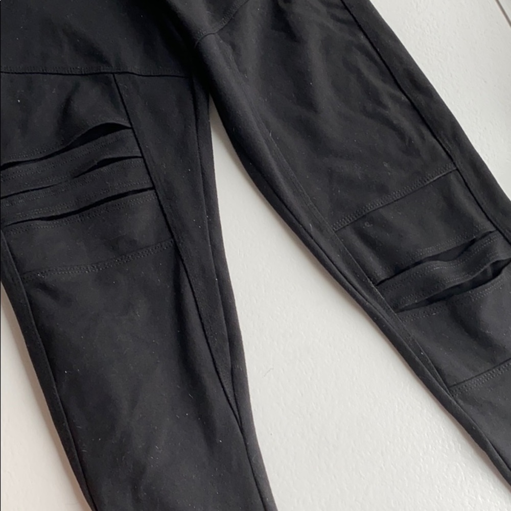 NESH Capri mesh cutout legging.